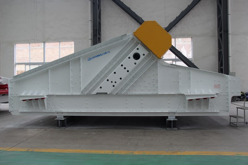 直線篩如何工作的？直線振動篩工作原理及特點(diǎn)